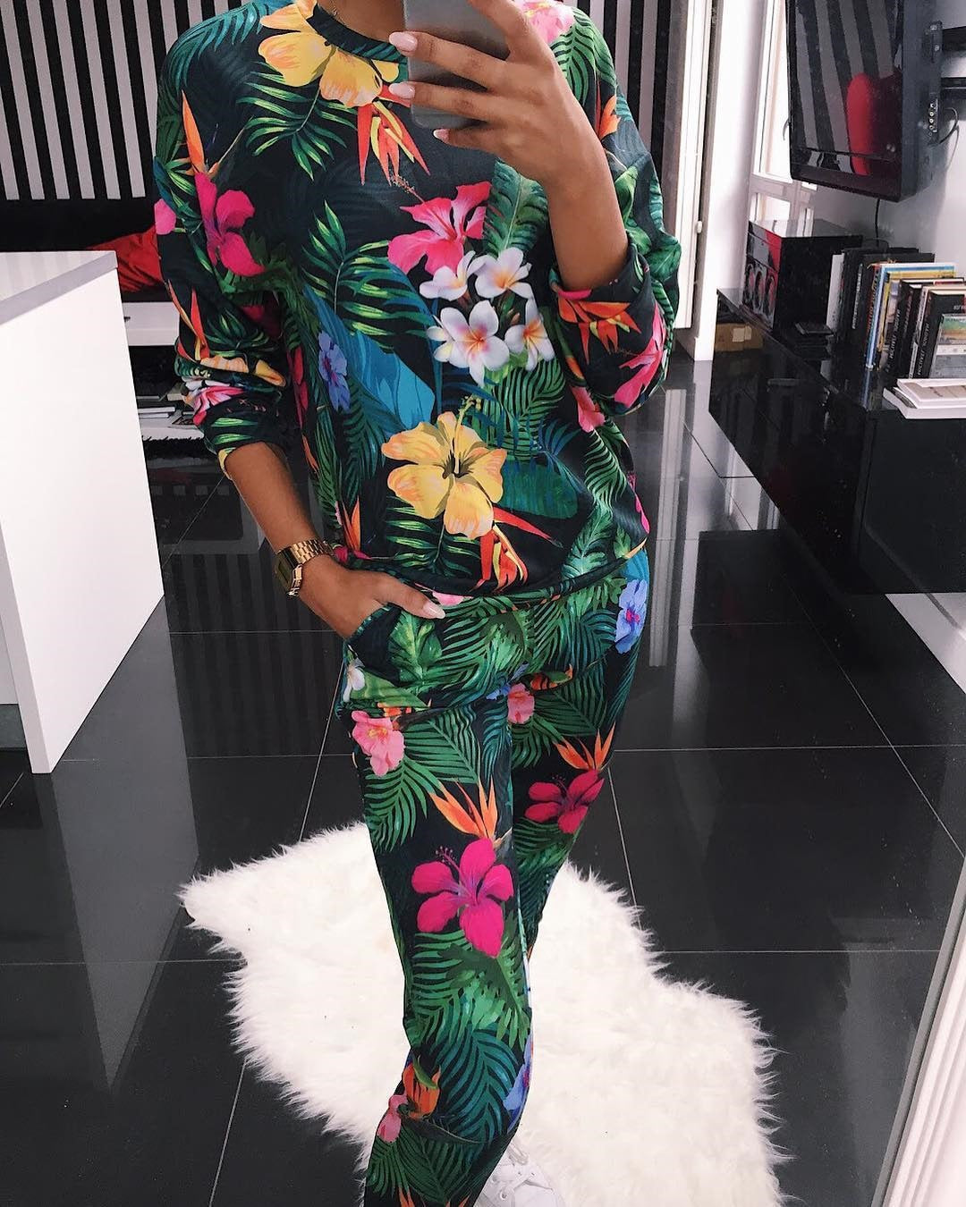 Damen Freizeitanzug mit floralem Print und praktischen Taschen WW