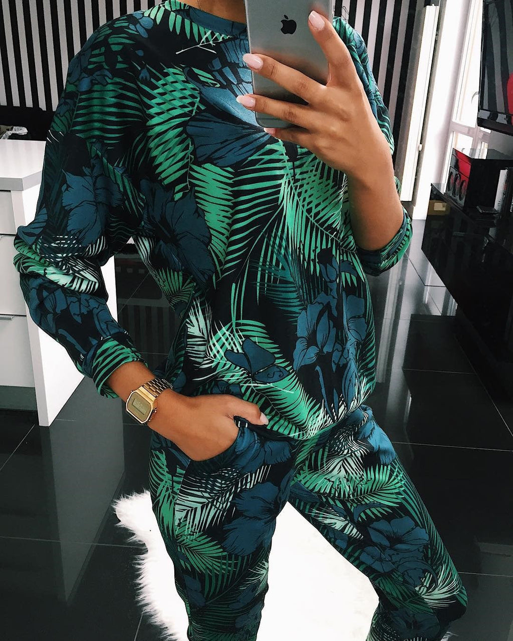 Damen Freizeitanzug mit floralem Print und praktischen Taschen WW