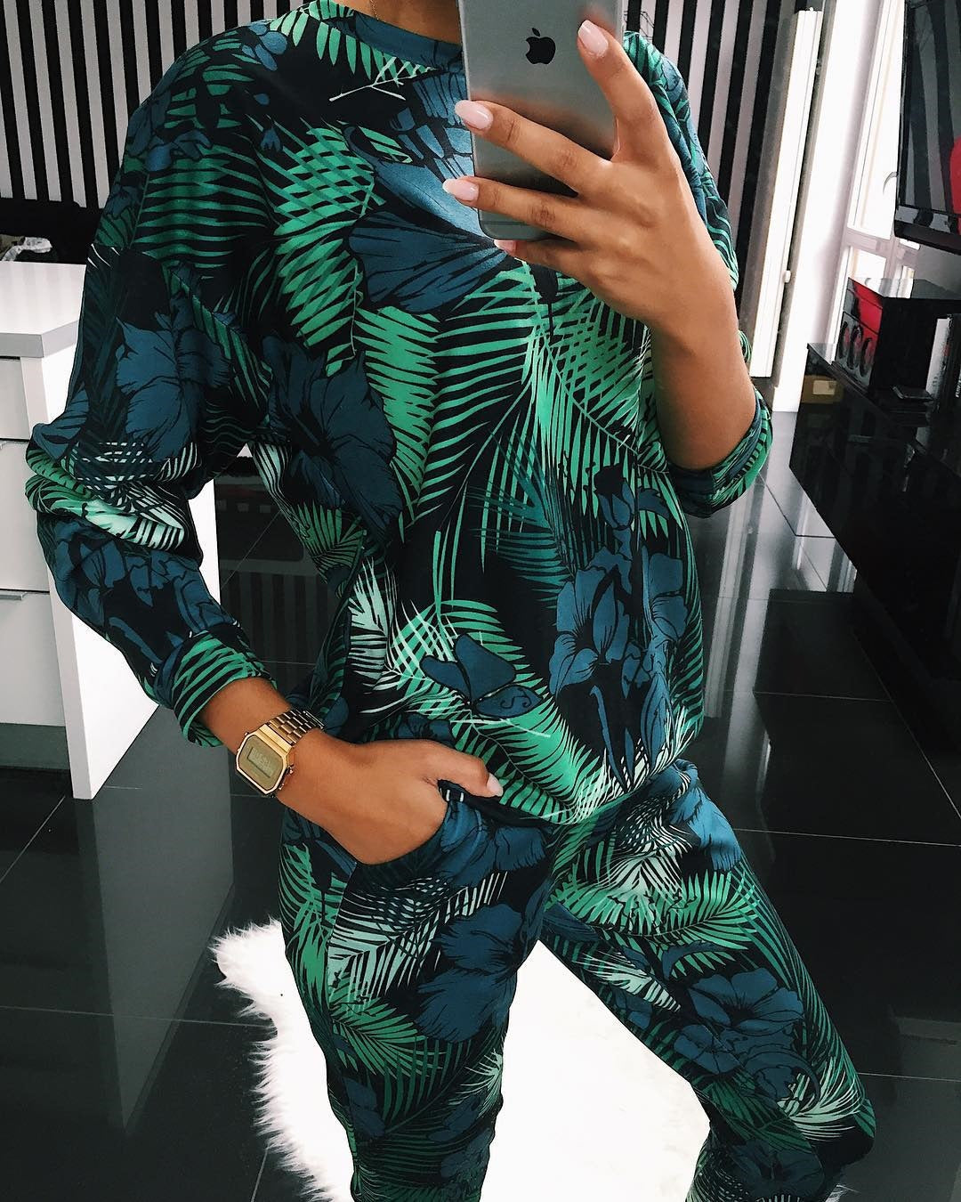 Damen Freizeitanzug mit floralem Print und praktischen Taschen WW