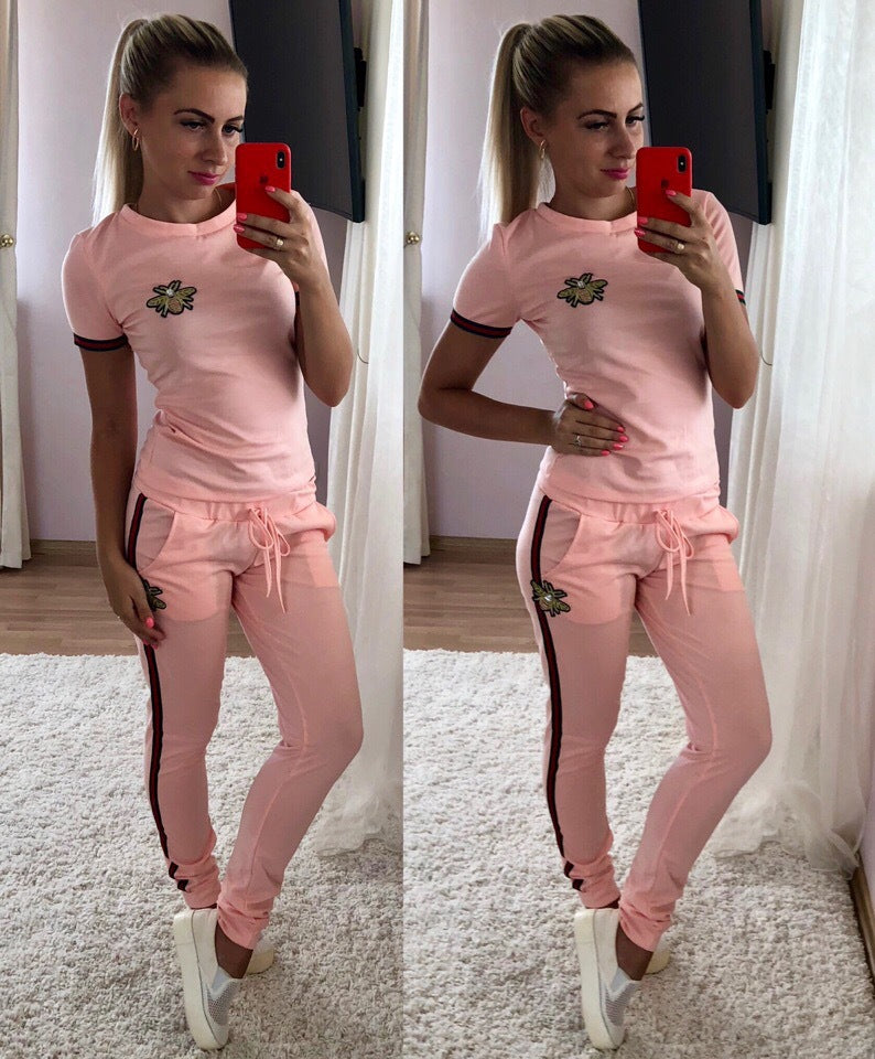 Damen Sport-T-Shirt mit kunstvollem Bienen-Design und kontrastierenden Akzenten WW