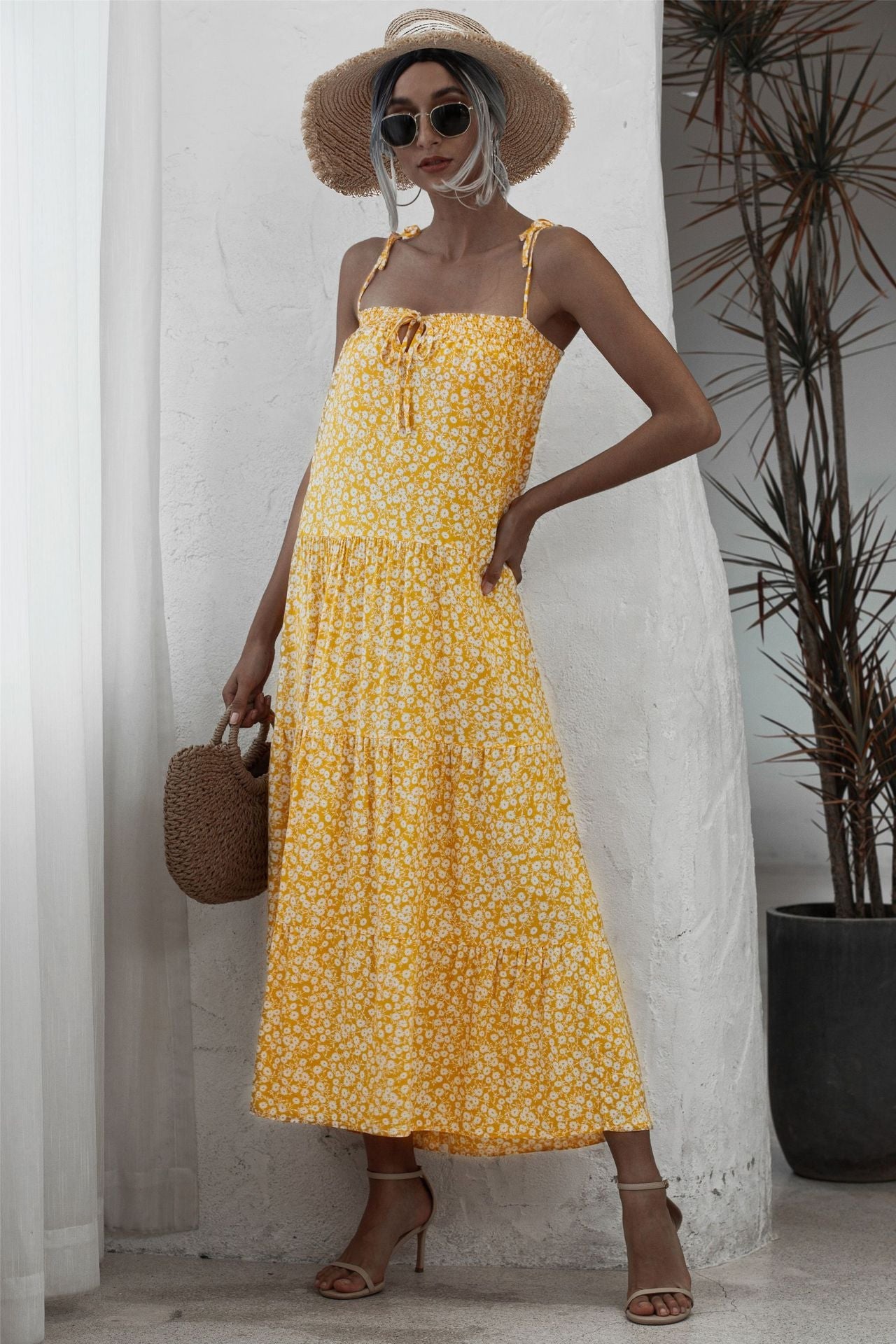 Damen Maxikleid mit floralen Details und verstellbaren Spaghetti-Trägern WW