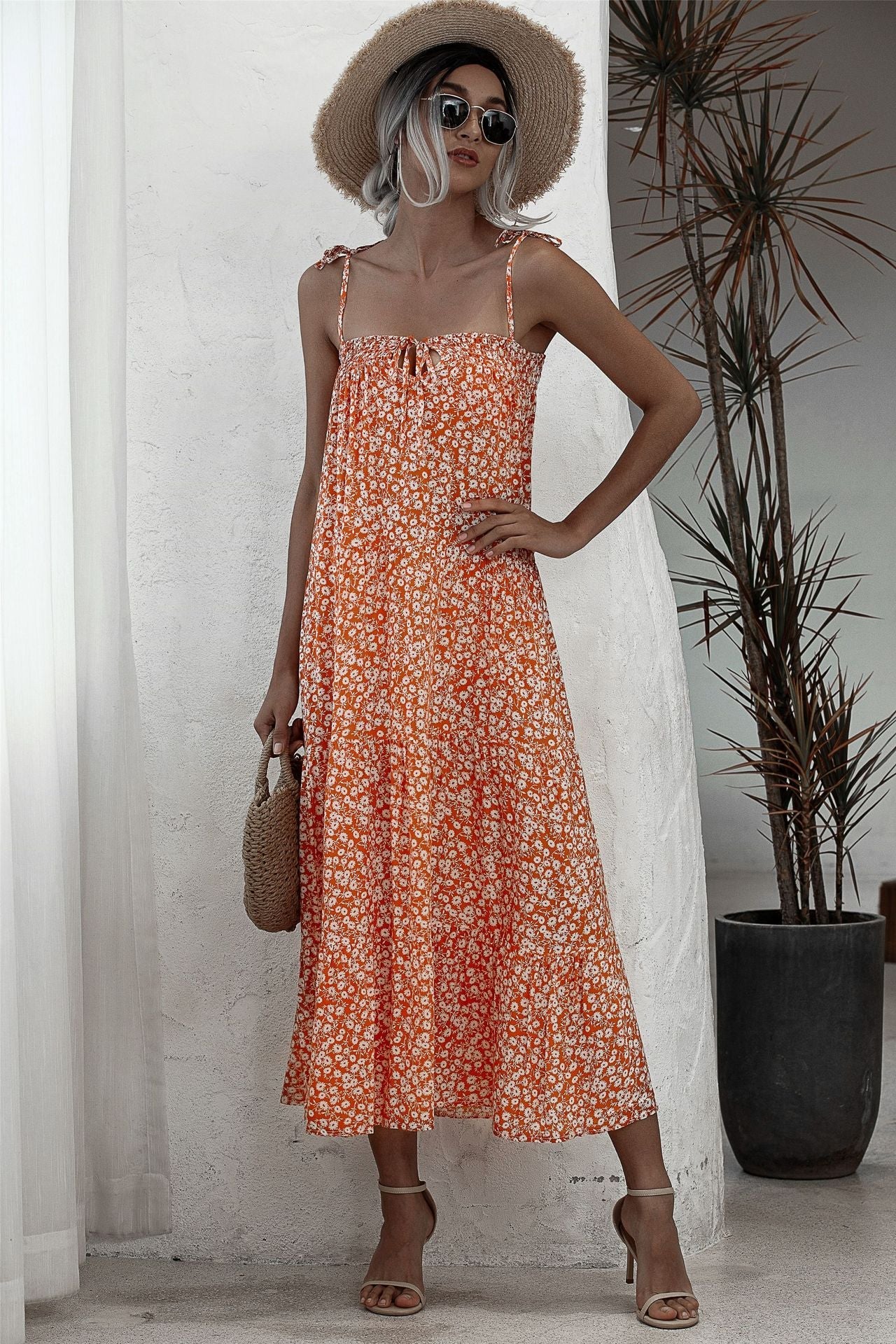 Damen Maxikleid mit floralen Details und verstellbaren Spaghetti-Trägern WW