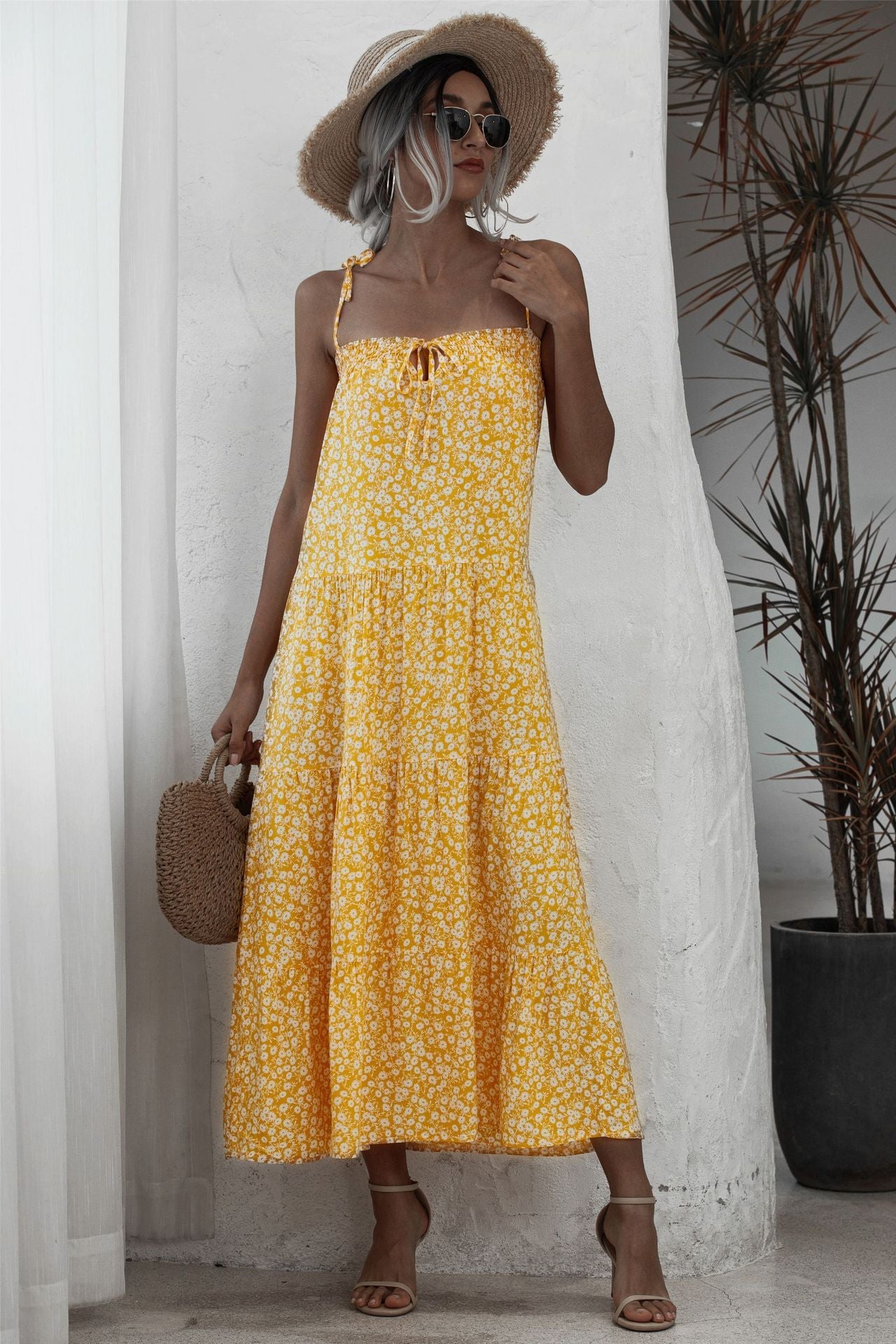 Damen Maxikleid mit floralen Details und verstellbaren Spaghetti-Trägern WW
