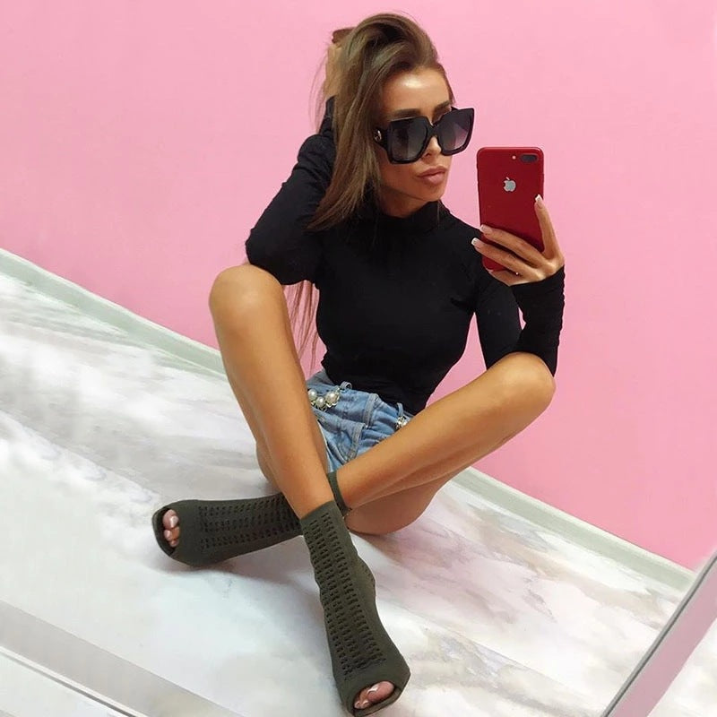 Damen Figurbetonter Langarm-Bodysuit mit hohem Kragen WW