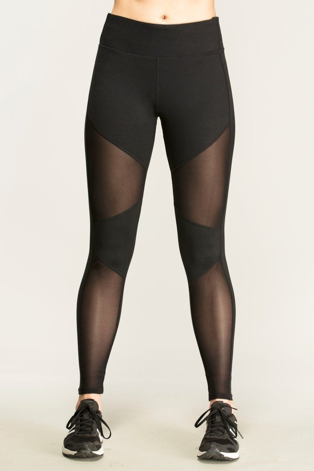Damen Sportliches Outfit mit einzigartigem Cut-Out Design WW