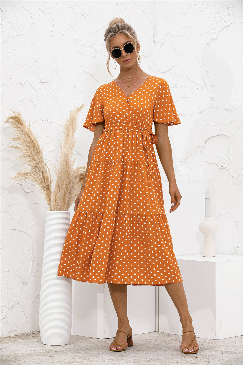 Damen Midi-Kleid mit Pünktchen und Taillengürtel WW