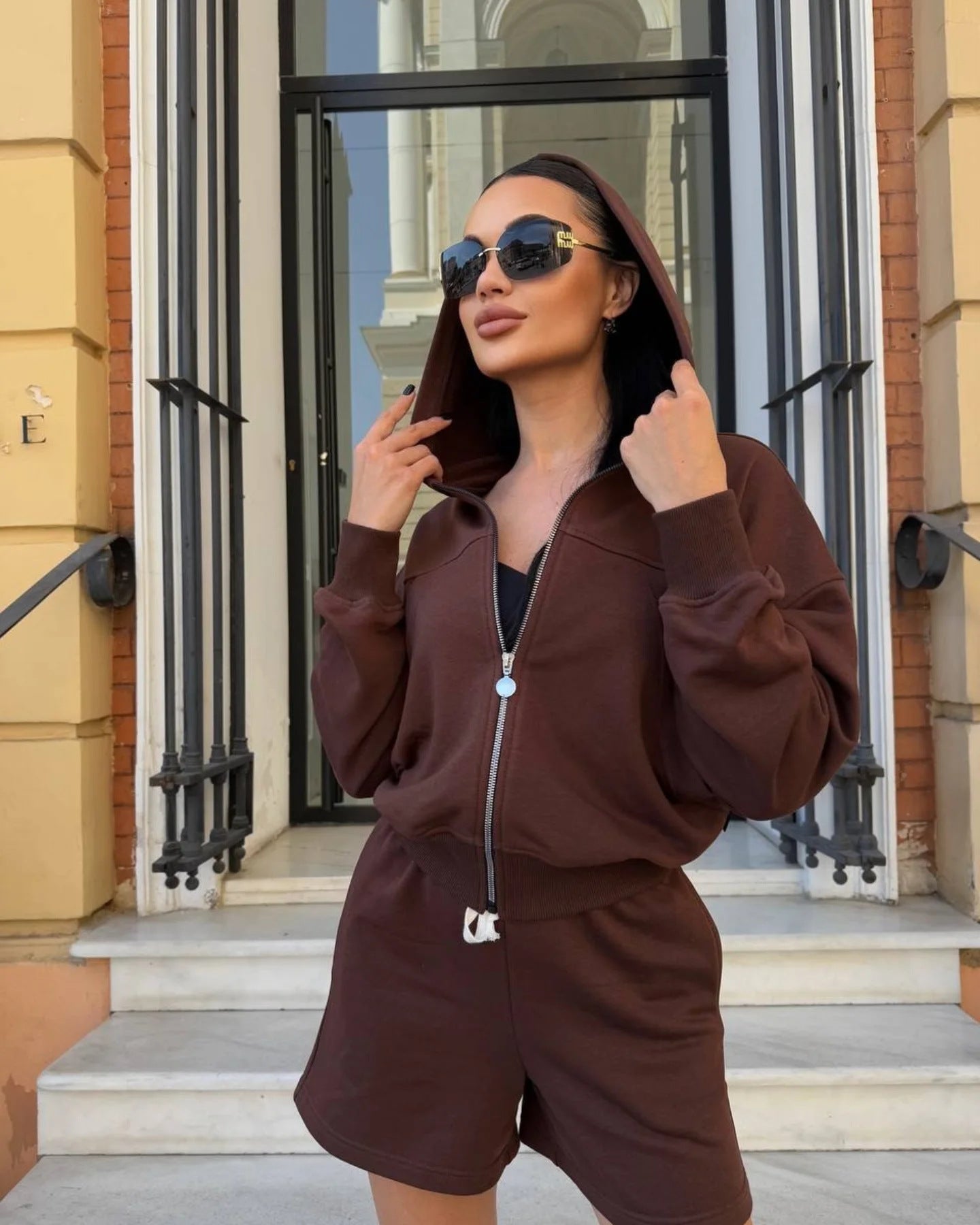 Damen lässiges Cropped Hoodie- und Shorts-Set mit praktischen Kordelzügen WW