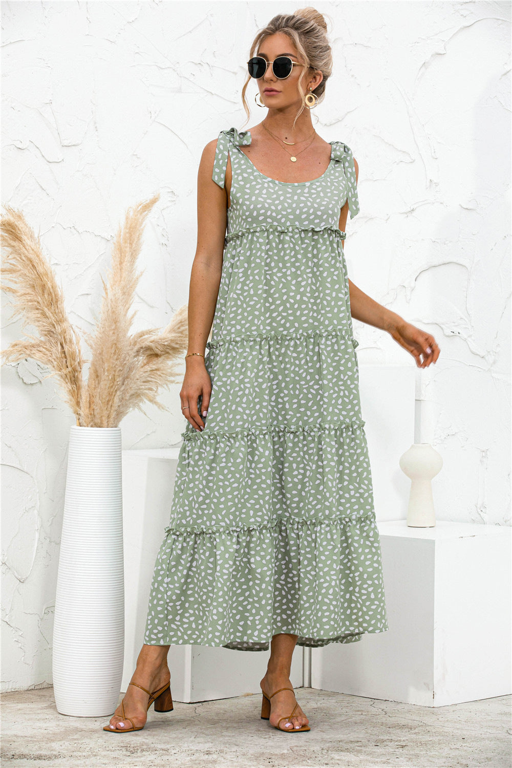 Damen Maxikleid mit verspielten Rüschendetails und schulterfreien Trägern WW