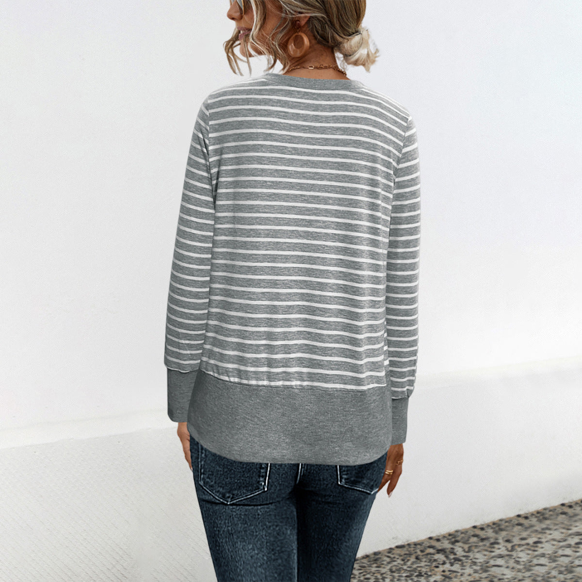 Damen Langärmliger Strickpullover mit V-Ausschnitt und Streifenmuster WW
