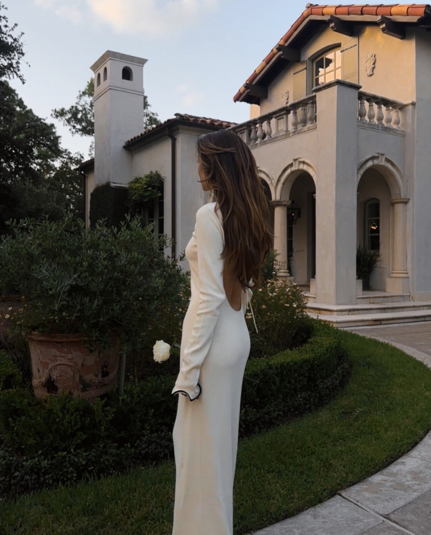 Damen Elegantes Sommerkleid mit raffinierten Ausschnitten und Wellenmuster WW