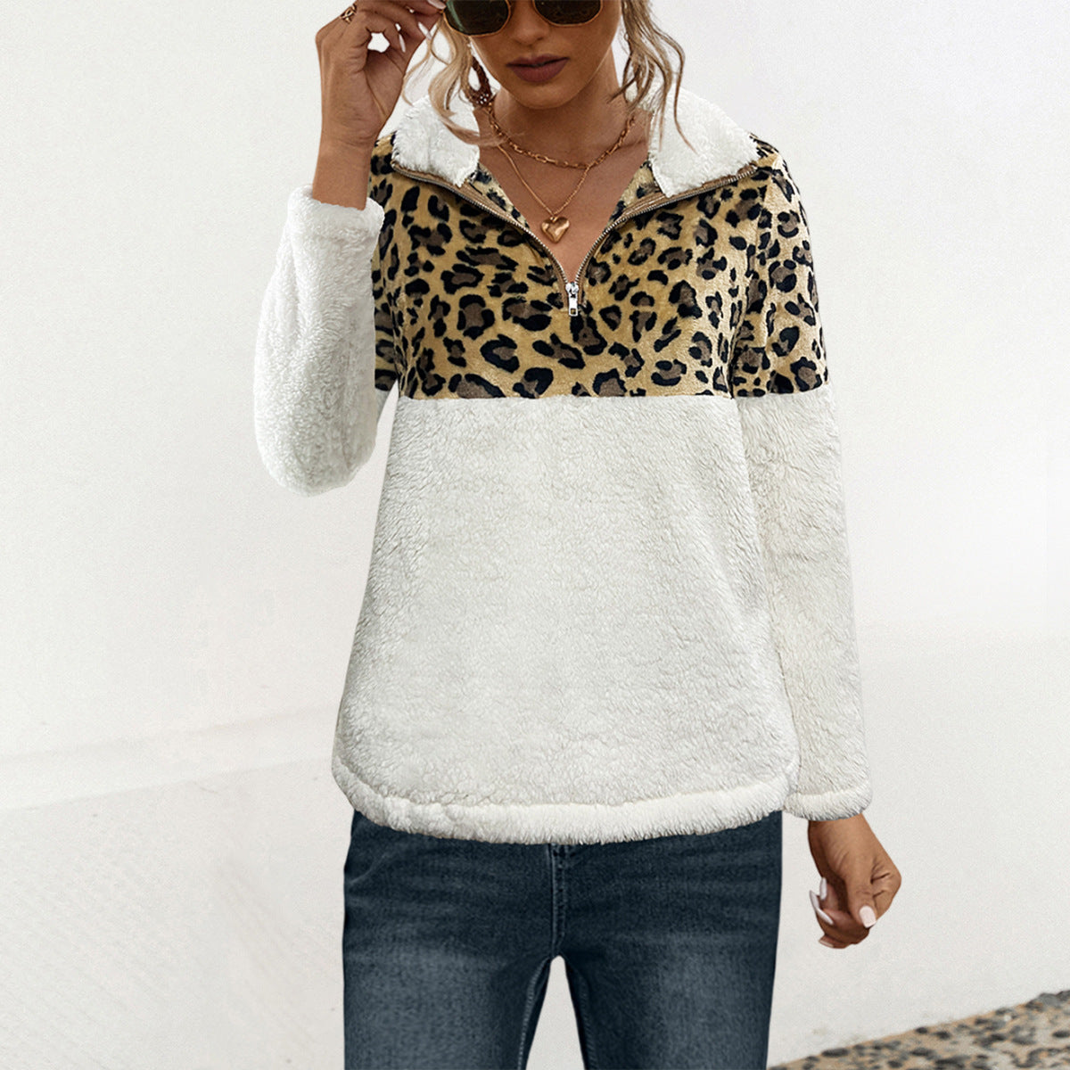 Damen Fleece-Pullover mit attraktivem Leopardenmuster und halbem Reißverschluss WW