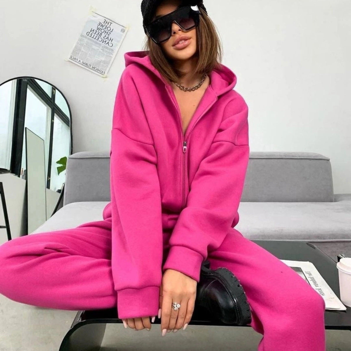 Damen sportliches Fleece-Jumpsuit mit Kapuze und elastischem Bund WW