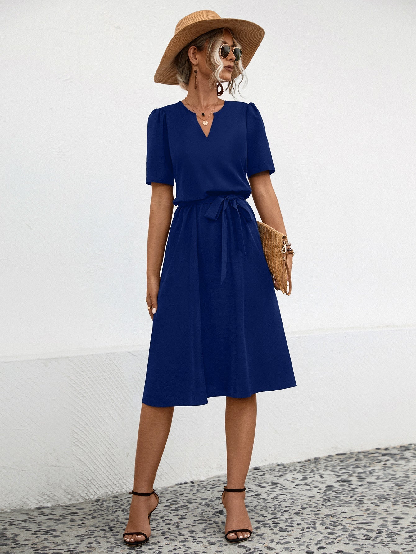 Damen Midi-Kleid mit elegantem V-Ausschnitt und taillierbarem Gürtel WW