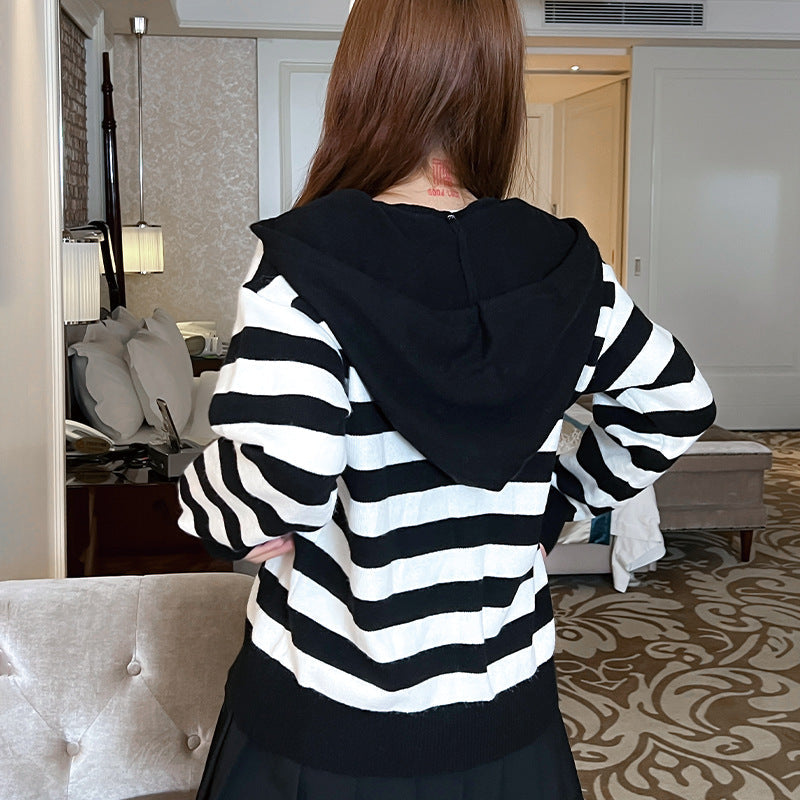 Damen kapuzensweatjacke mit trendigem Streifenmuster und durchgehendem Reißverschluss WW