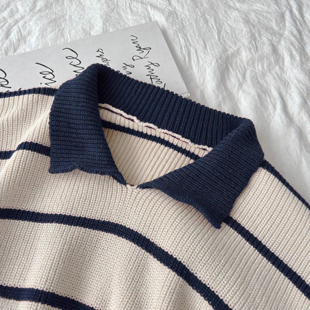 Damen Pullover mit Polokragen und gestreiftem Design WW