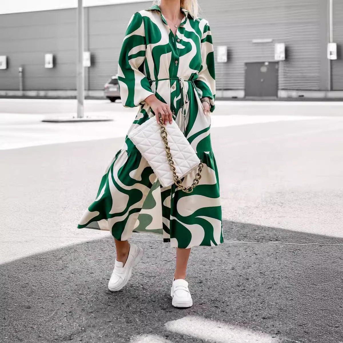 Damen Maxikleid mit modernem Muster und praktischem Taillengürtel WW