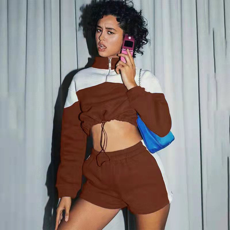 Damen modernes Sportoberteil mit kurzem Schnitt und dazu passender Shorts WW