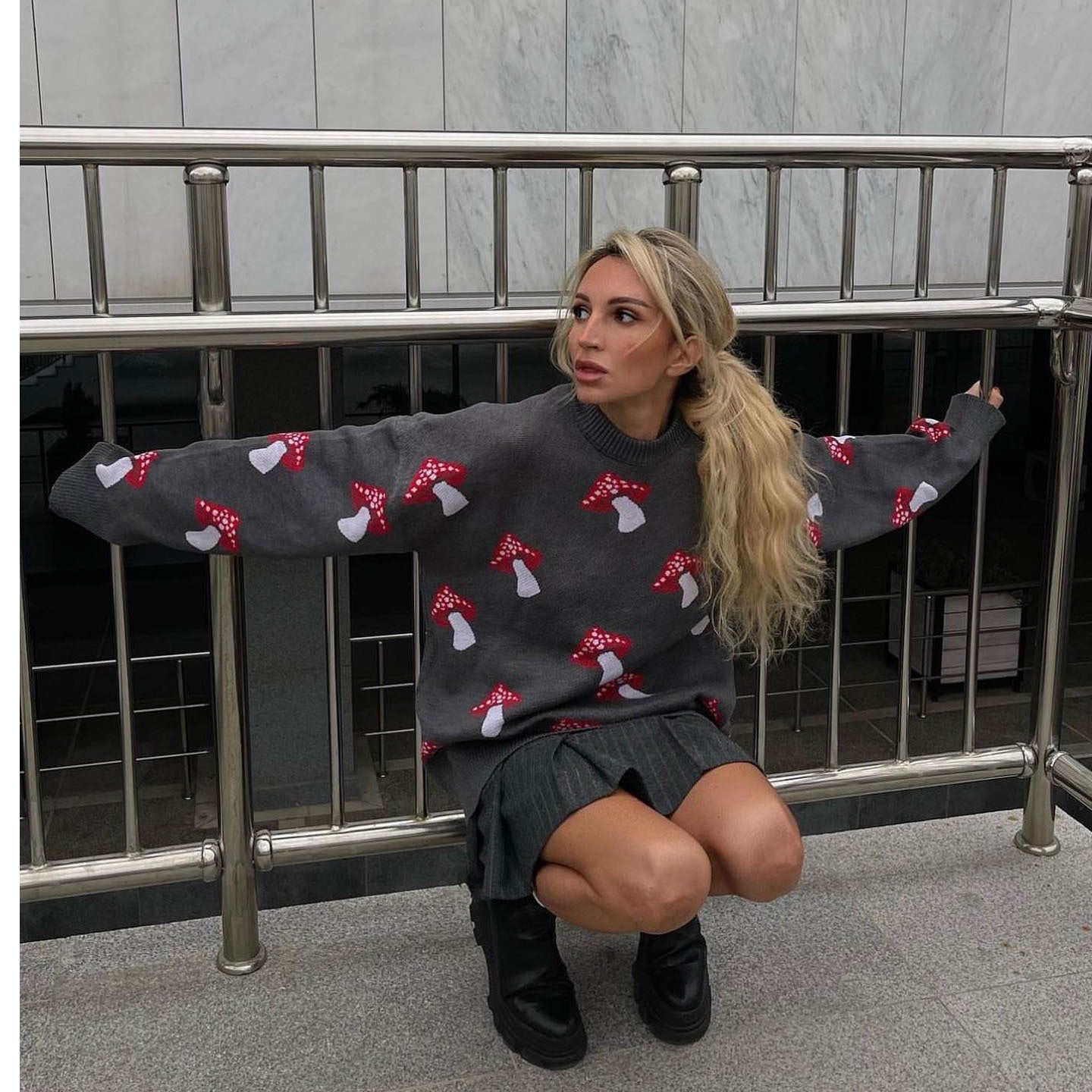 Damen Pullover mit verspielten Pilzstickereien WW