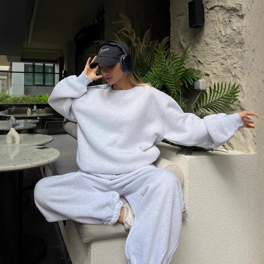 Damen stylisches Set aus oversized Hoodie und komfortabler Jogginghose WW