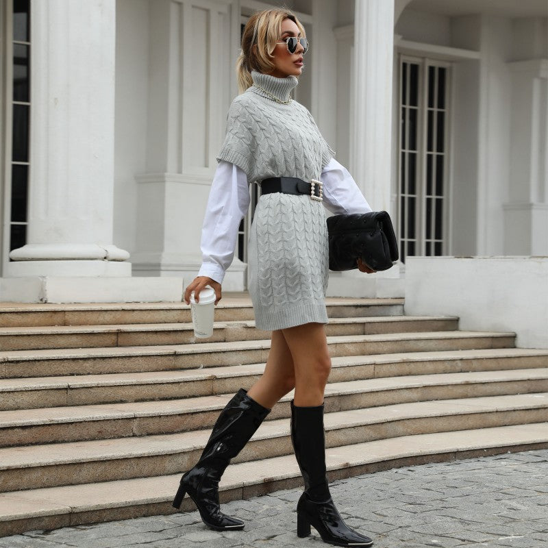 Damen Strickkleid mit hohem Kragen und modernen Schnittdetails WW
