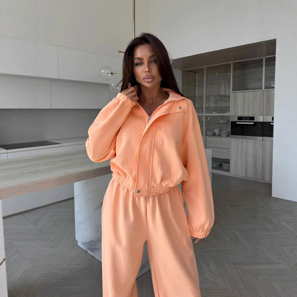 Damen sportlich elegantes Set mit moderner Kapuzenjacke und weit geschnittenen Jogginghosen WW