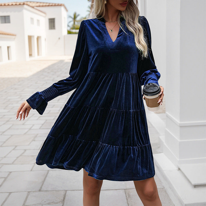 Damen Velvet-Kleid mit V-Ausschnitt und voluminösem Rüschendesign WW