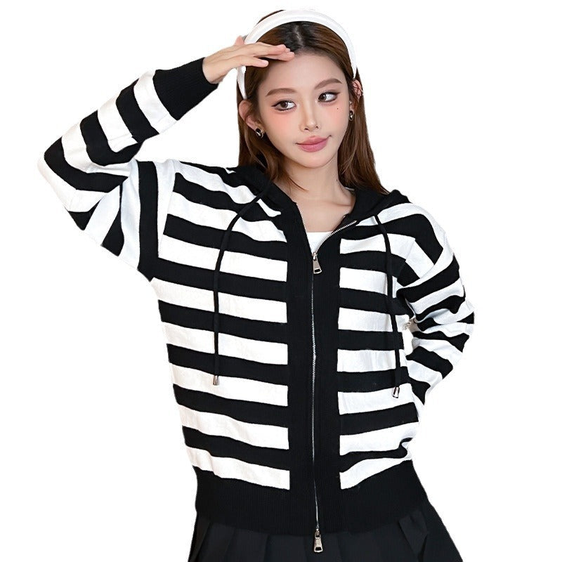 Damen kapuzensweatjacke mit trendigem Streifenmuster und durchgehendem Reißverschluss WW