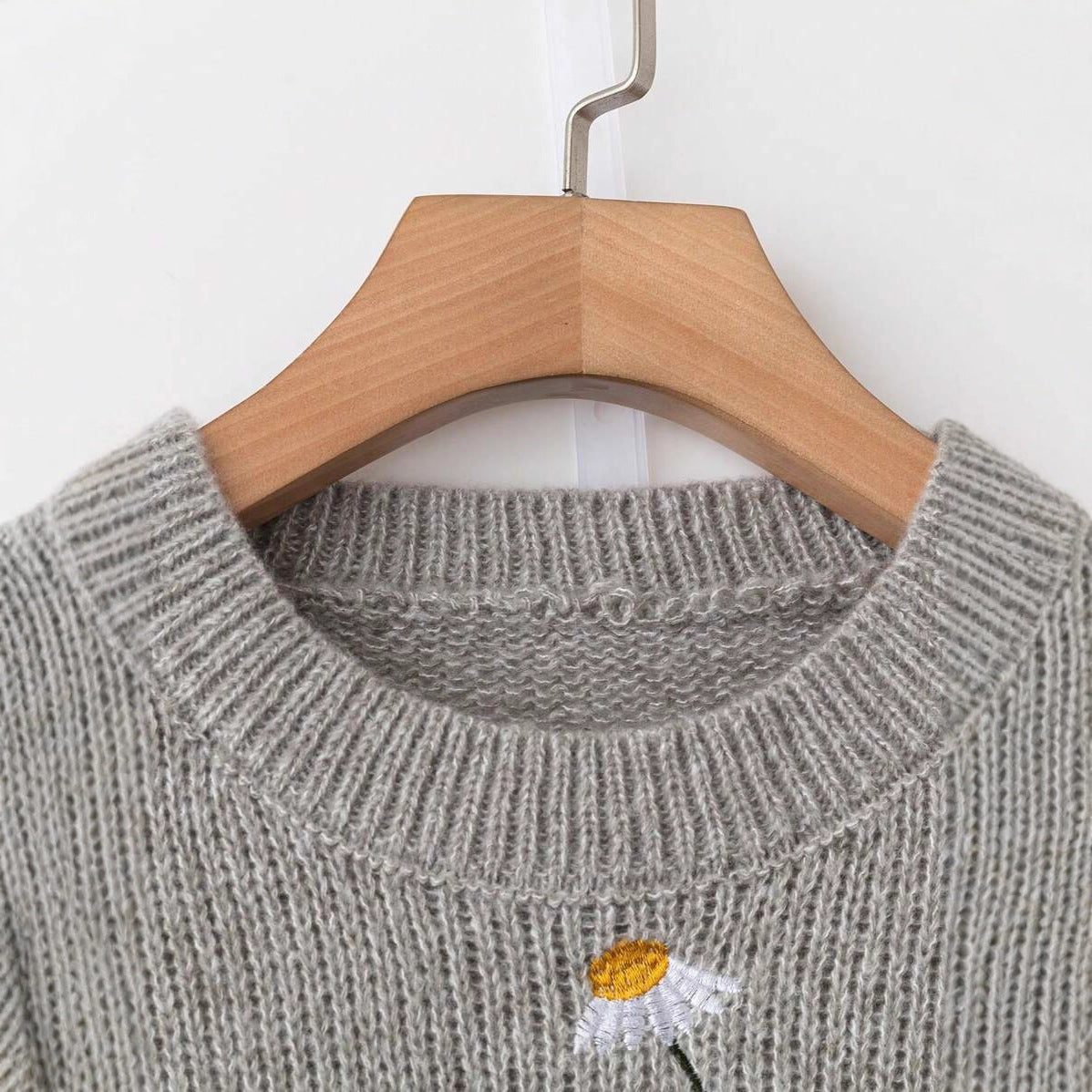 Damen Gemütlicher Strickpullover mit floralen Applikationen WW