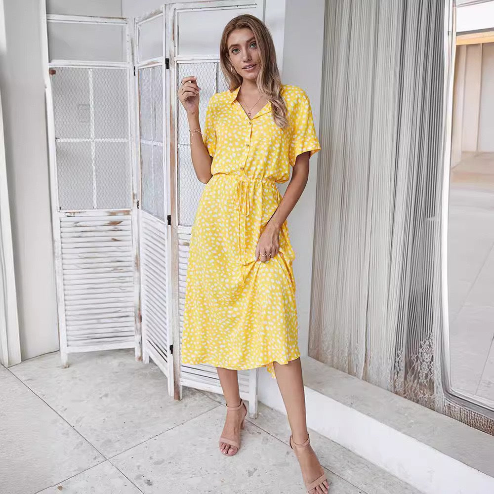 Damen Kurzarmkleid mit modernen Punkten und Taillenzug WW