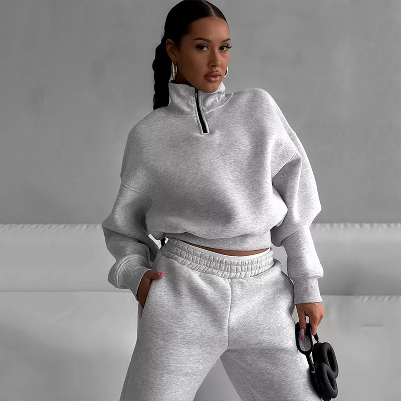 Damen sportliches Sweatshirt mit hohem Kragen und bequemer Hose WW