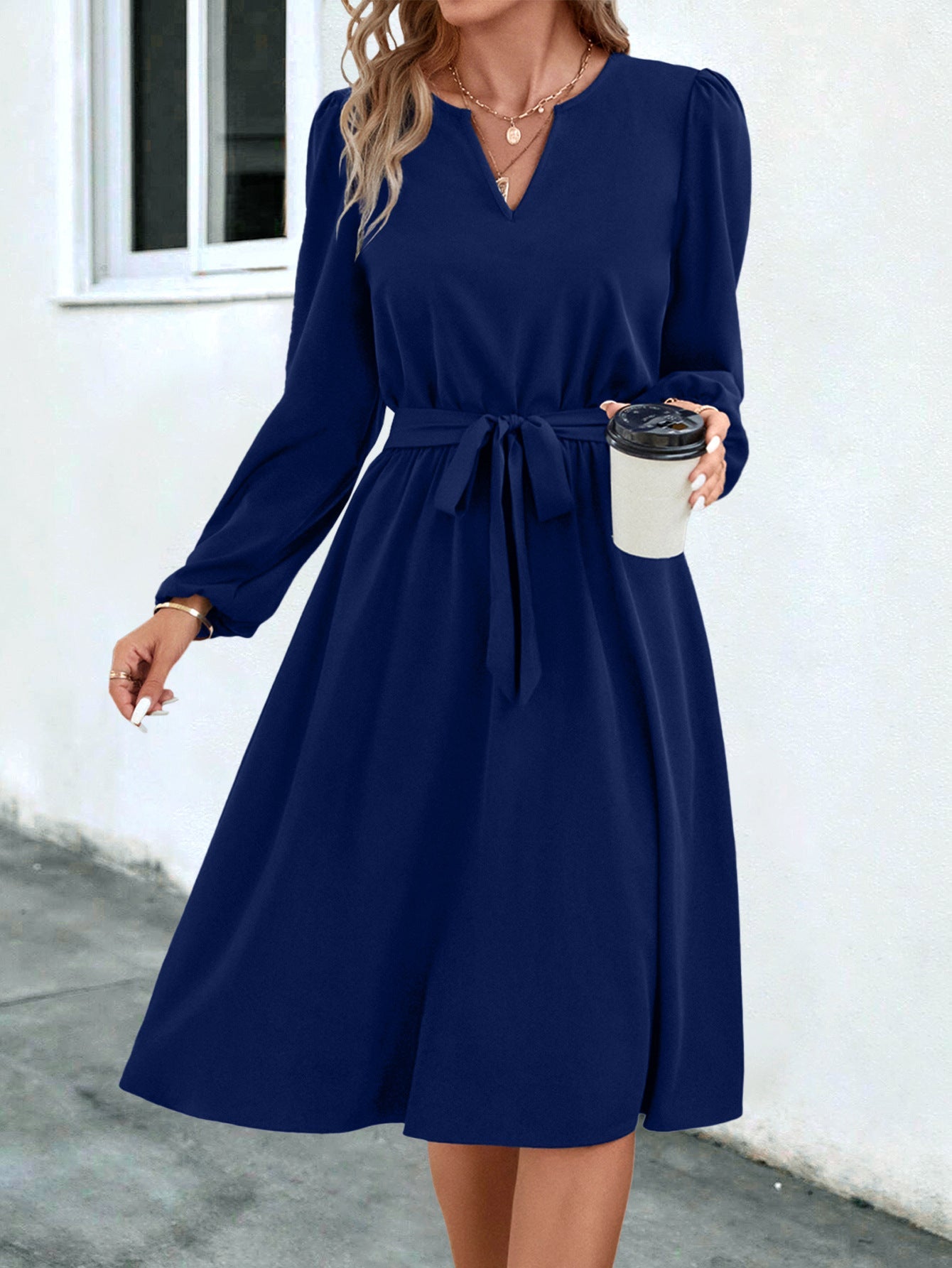 Damen Midi-Kleid mit figurbetontem Taillengürtel und elegantem V-Ausschnitt WW