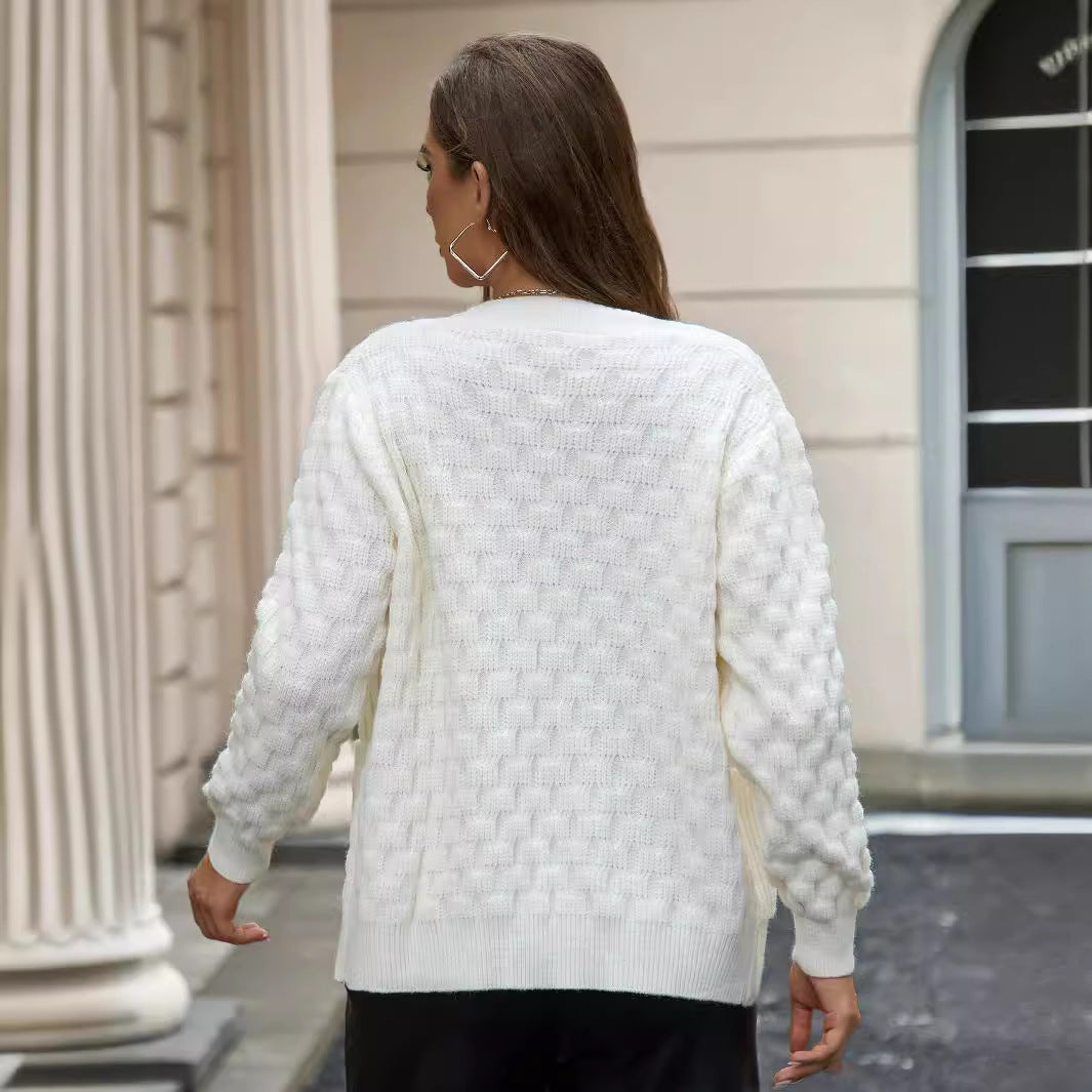 Damen Strickjacke mit modernen Zopfmustern und schicken Knopfdetails WW