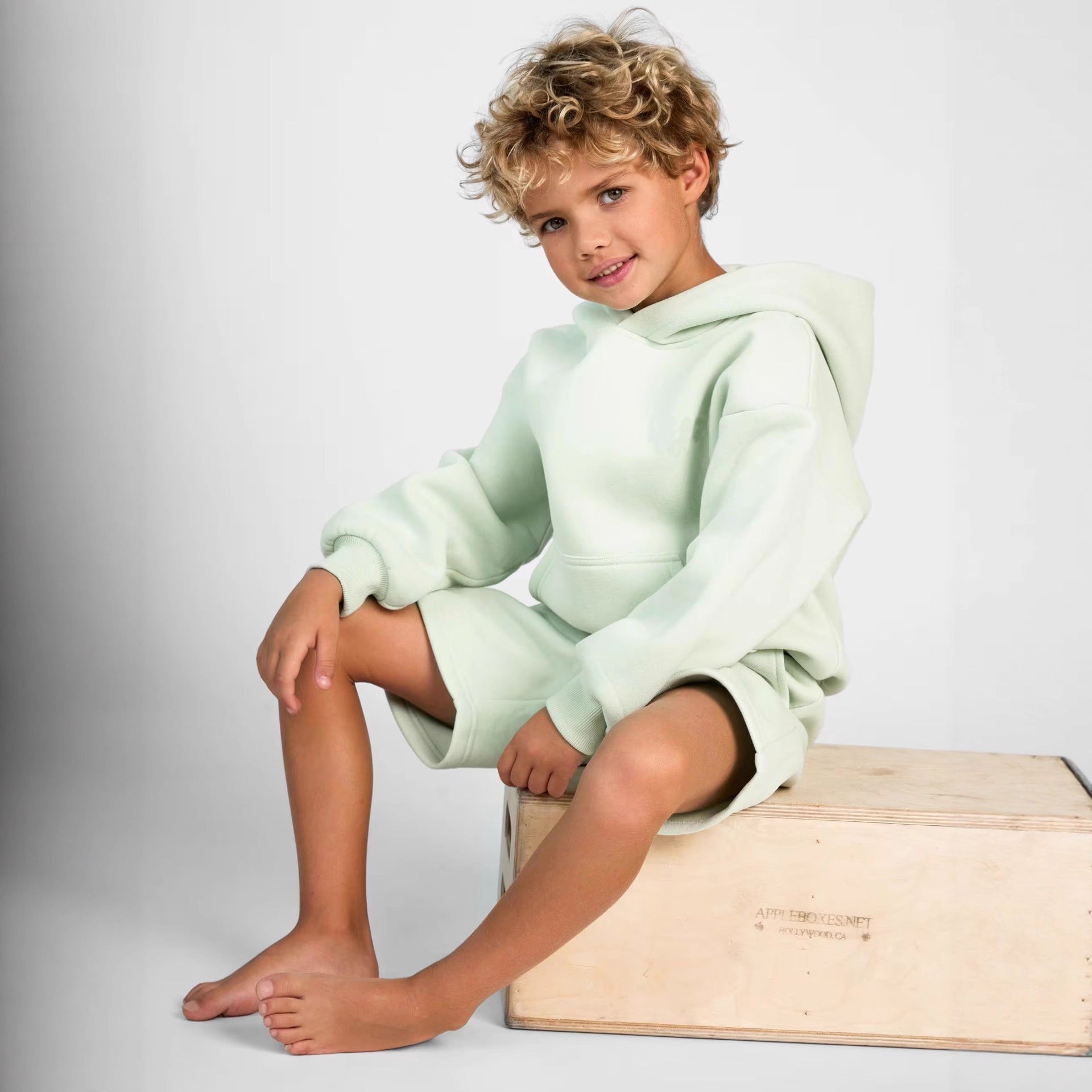 Damen Kapuzensweatshirt und Shorts-Set aus weichem Fleece mit praktischen Taschen WW