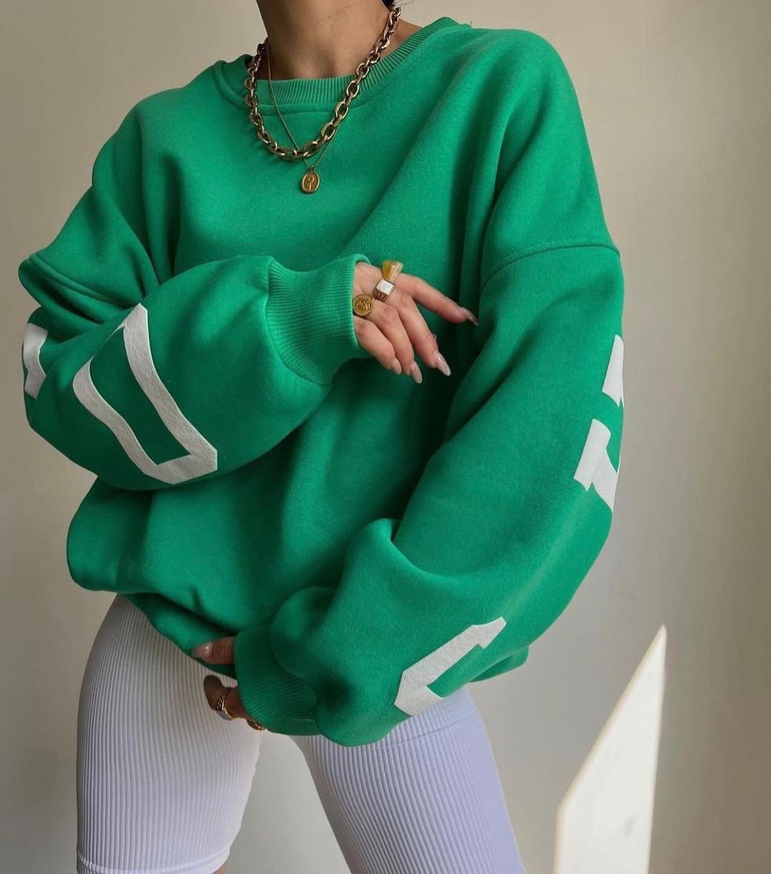 Damen Oversize Sweatshirt mit modischen Schriftzügen WW