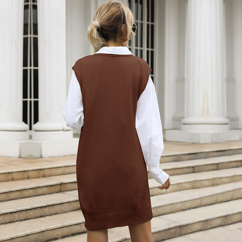 Damen Strickkleid mit modernem Zopfmuster und elegantem V-Ausschnitt WW