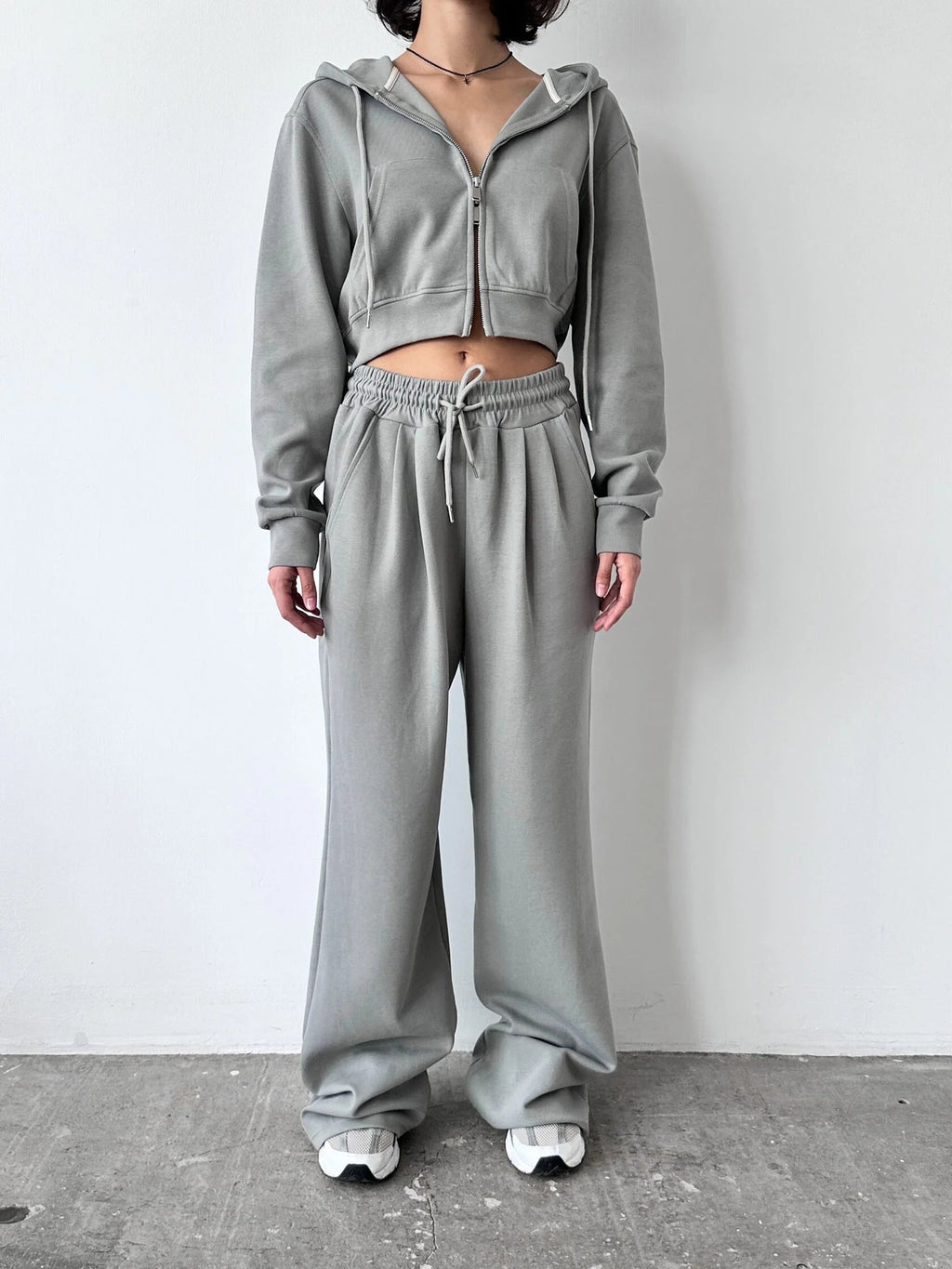 Damen cropped Hoodie und bequeme Jogginghose mit hohem Bund WW