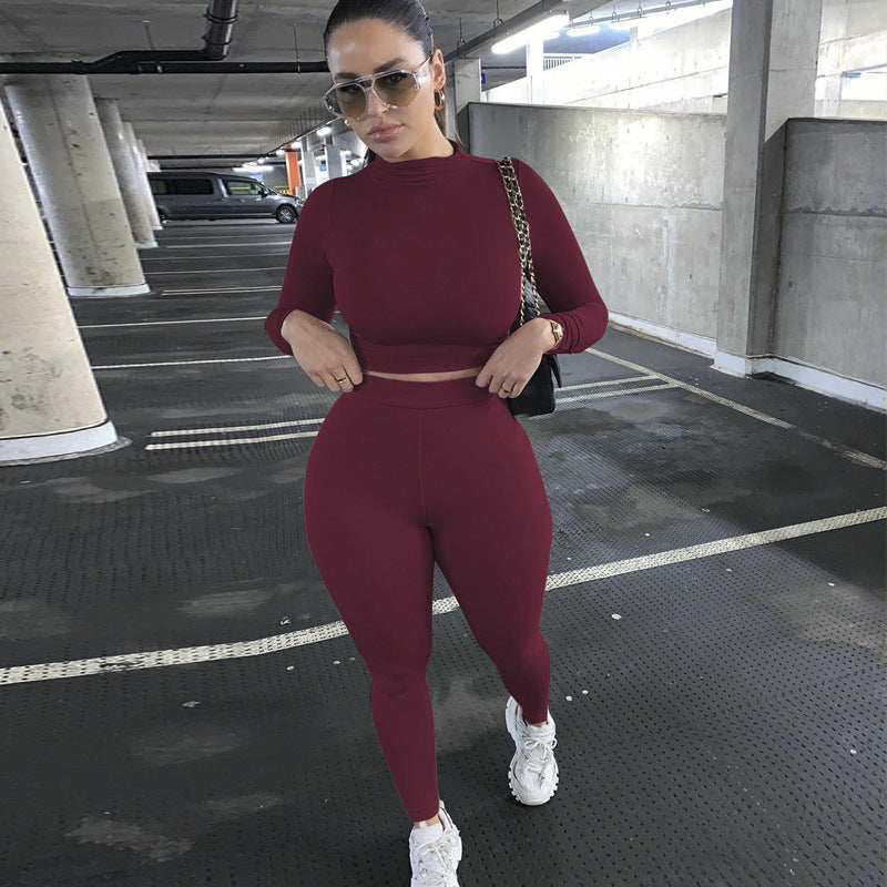 Damen Sportliches Set mit hochgeschlossenem Oberteil und enganliegenden Leggings WW