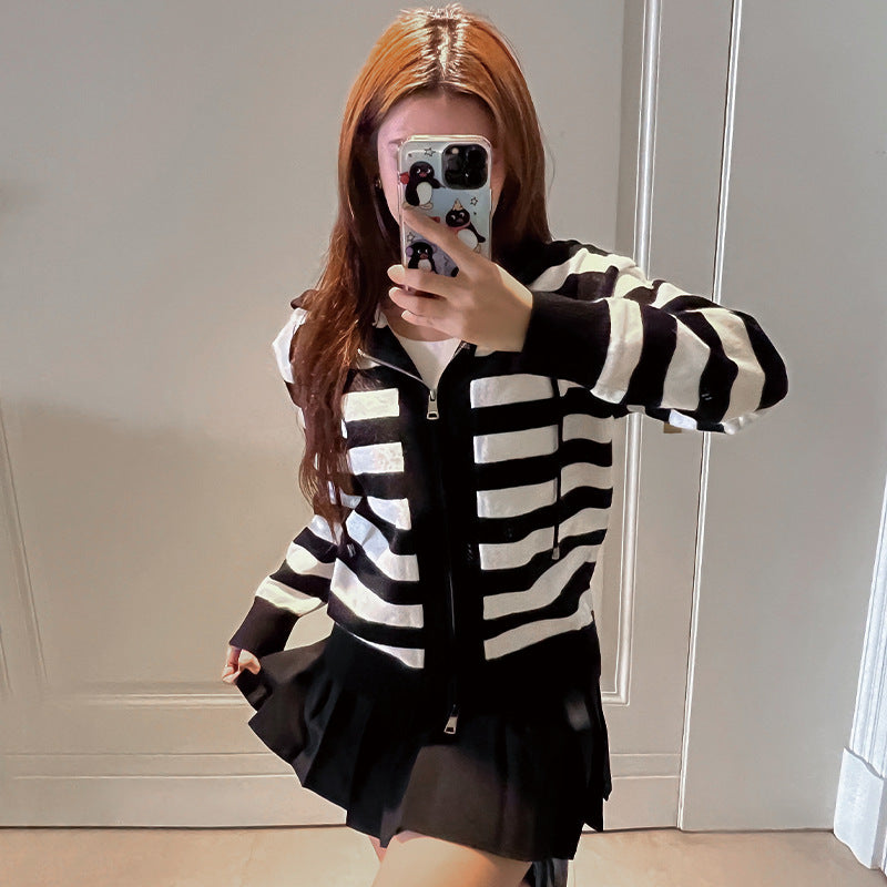 Damen kapuzensweatjacke mit trendigem Streifenmuster und durchgehendem Reißverschluss WW