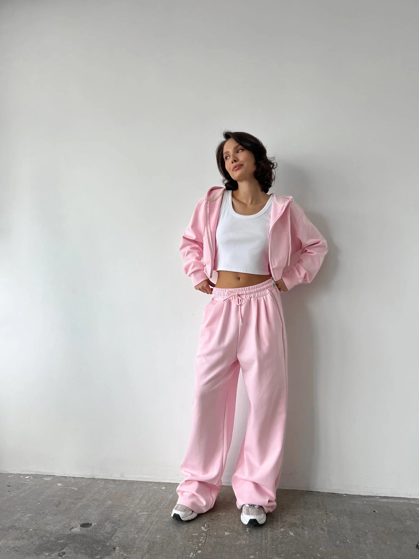 Damen cropped Hoodie und bequeme Jogginghose mit hohem Bund WW