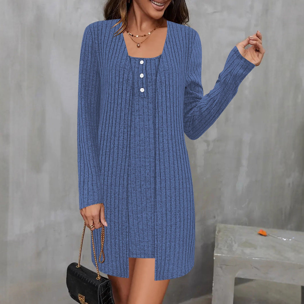 Damen Strickkleid mit Knopfdetails und passendem Cardigan WW