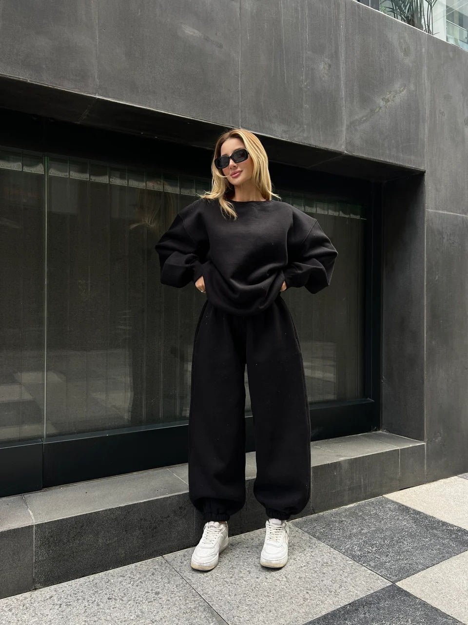 Damen stylisches Set aus oversized Hoodie und komfortabler Jogginghose WW