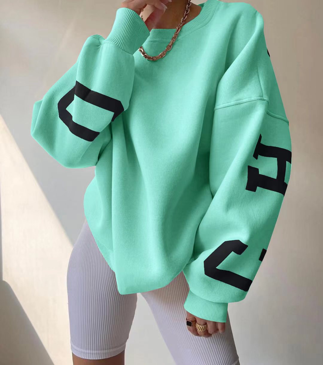 Damen Oversize Sweatshirt mit modischen Schriftzügen WW