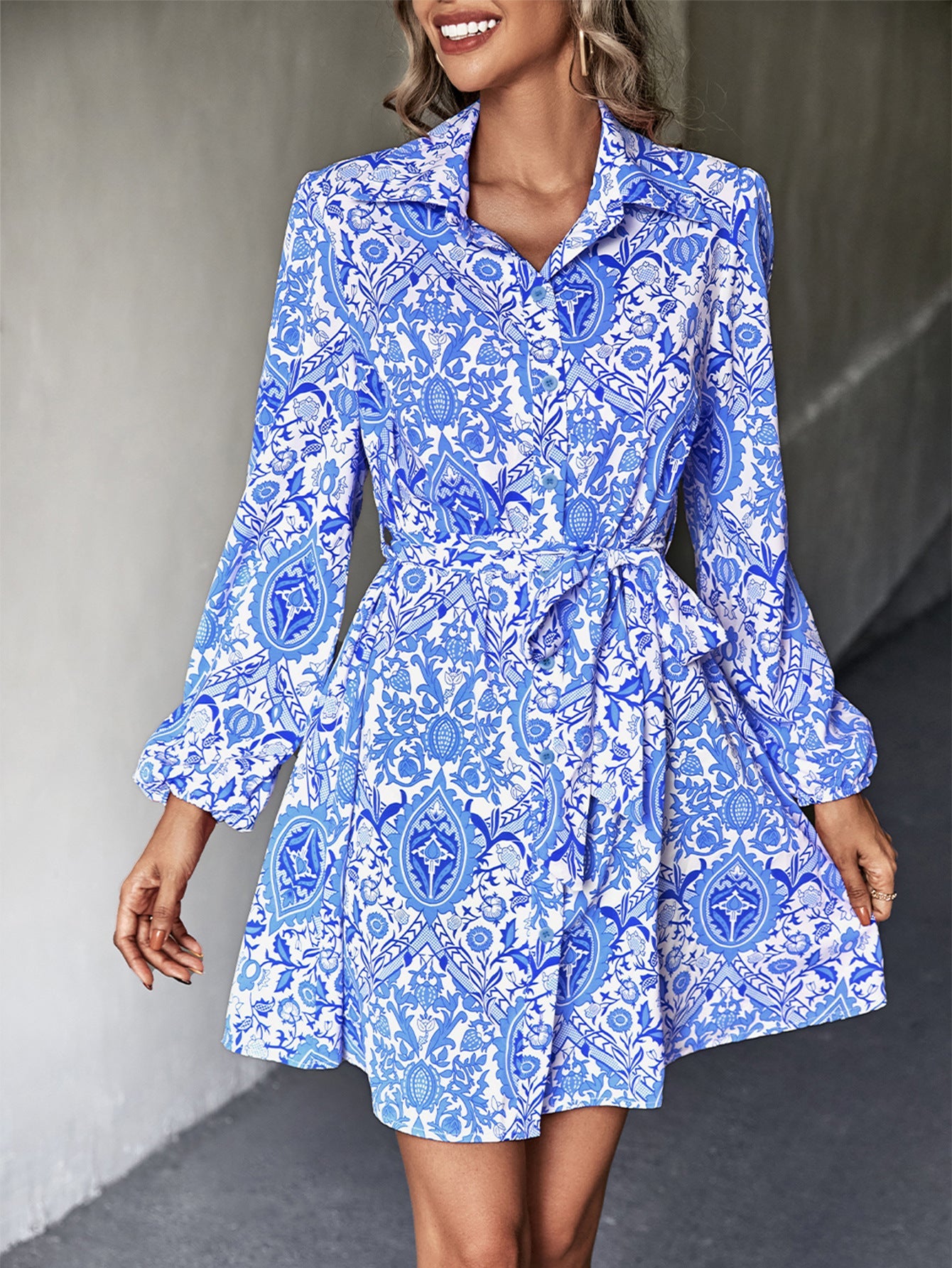 Damen Hemdblusenkleid mit floralen Mustern und taillierbarem Bindegürtel WW