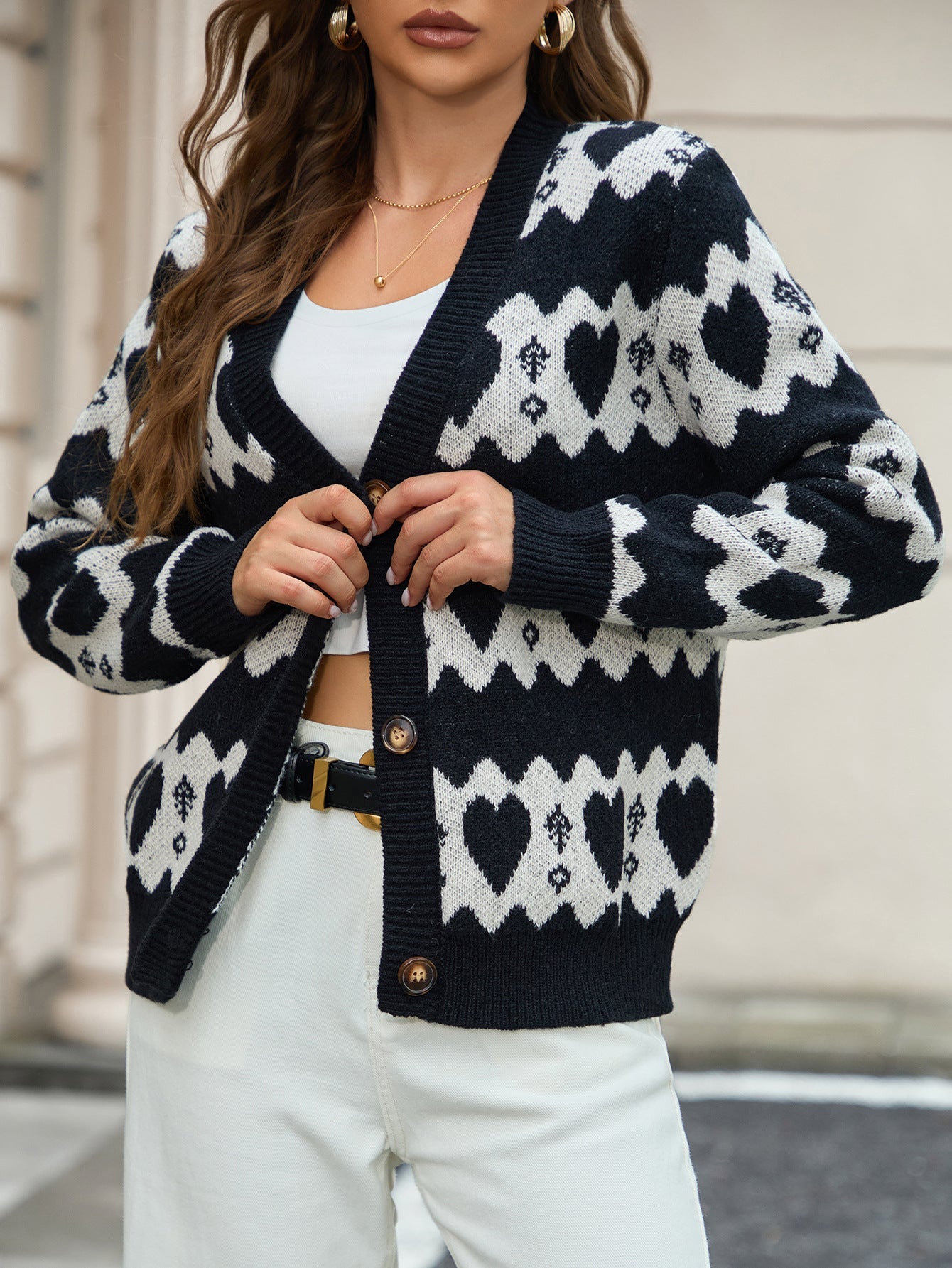 Damen Strickjacke mit Herzenmuster und Knöpfen WW
