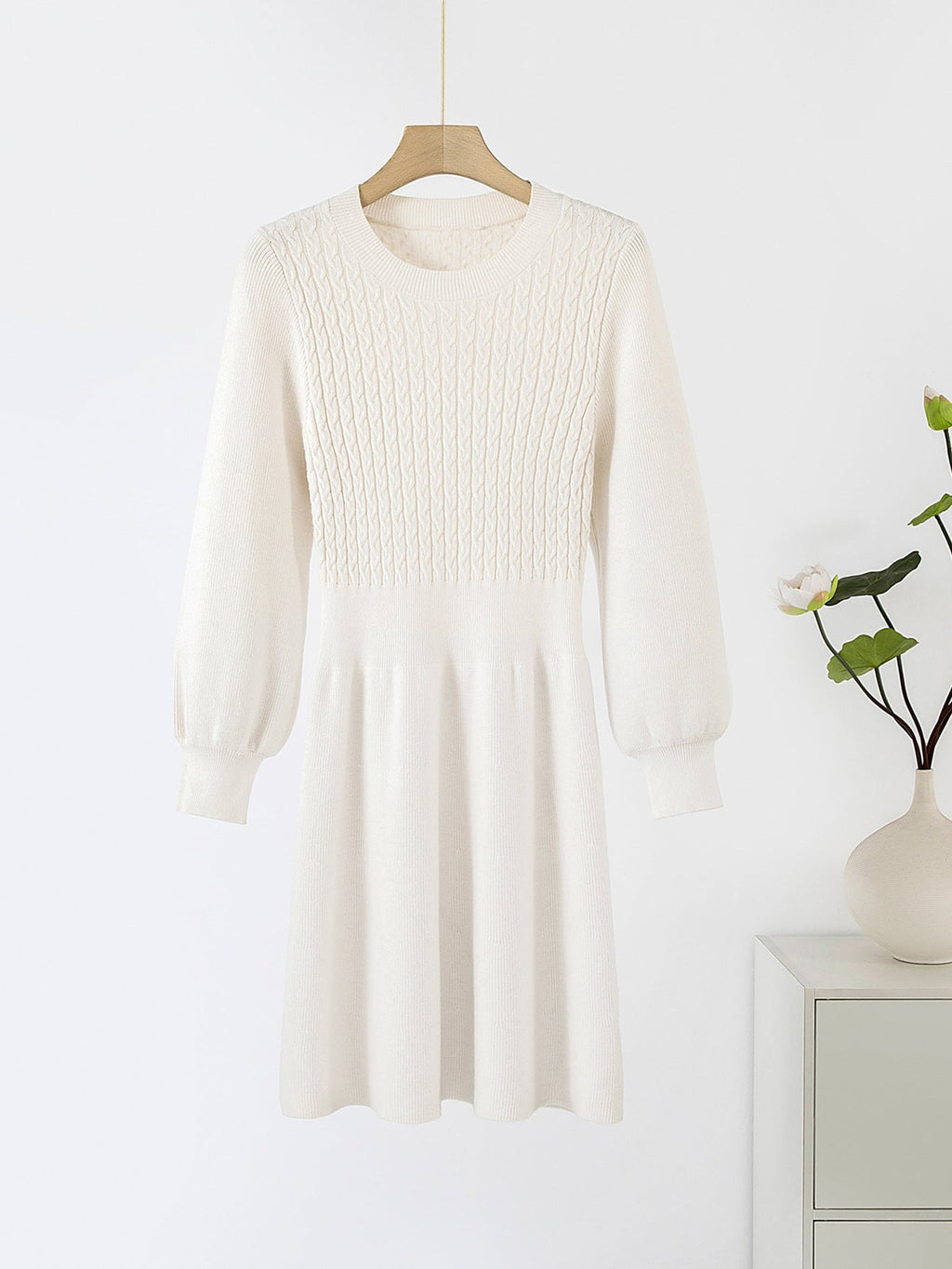 Damen Strickkleid mit voluminösen Ärmeln und strukturiertem Oberteil WW