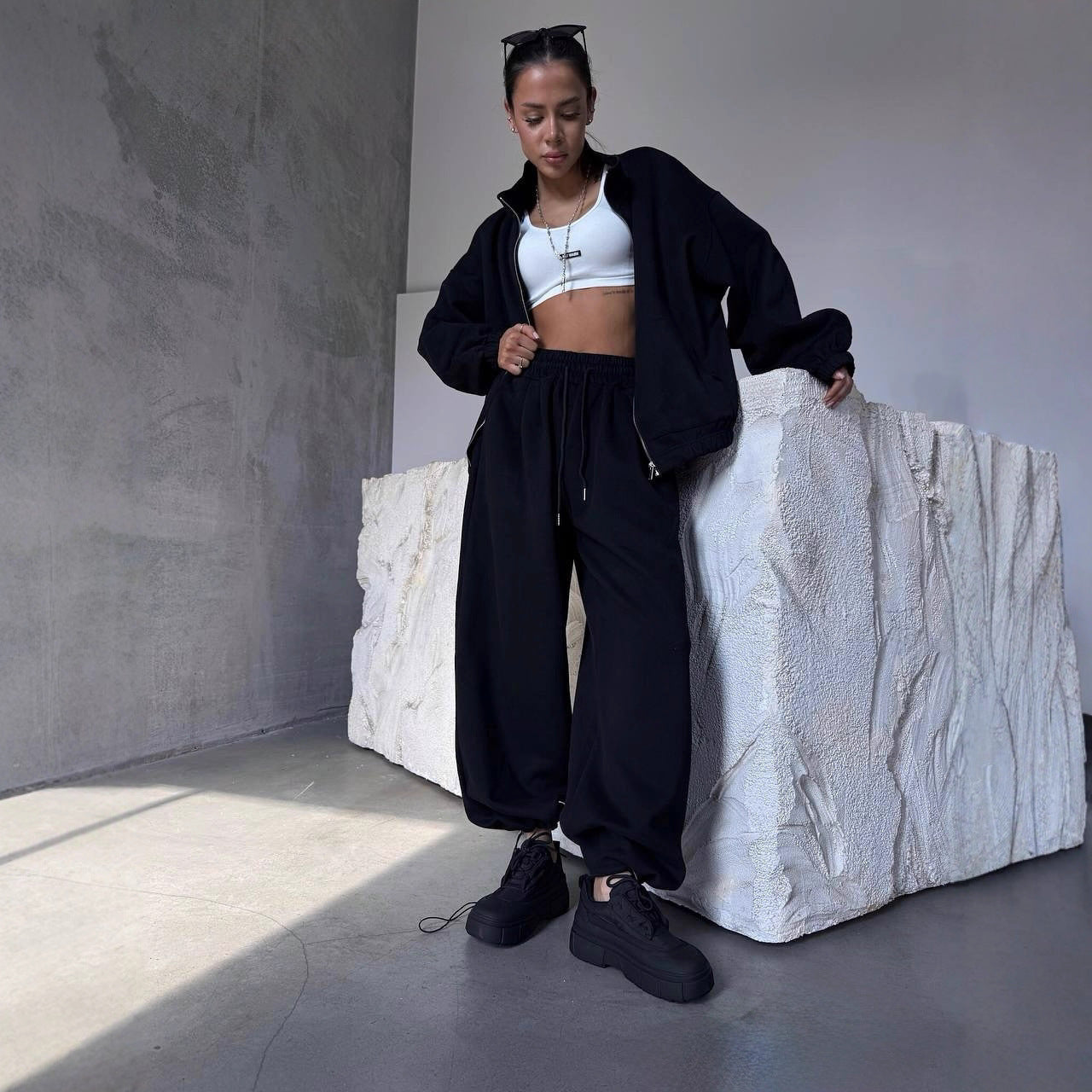 Damen sportliches Baumwoll-Jogginganzug mit lässiger Passform und praktischen Taschen WW