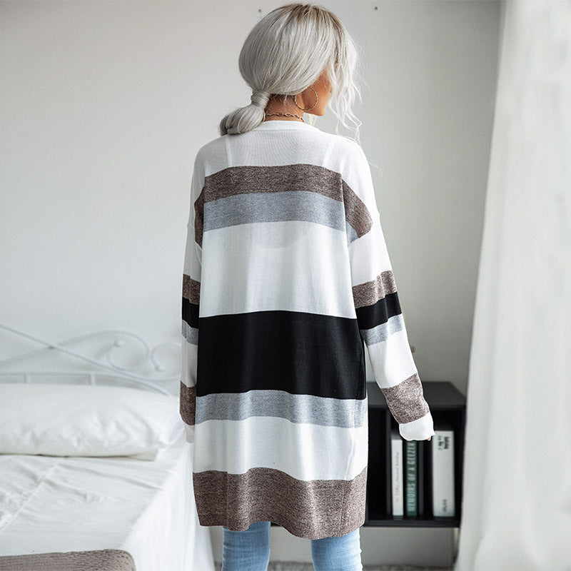 Damen Strickjacke mit modischem Streifenmuster und lässigem Schnitt WW