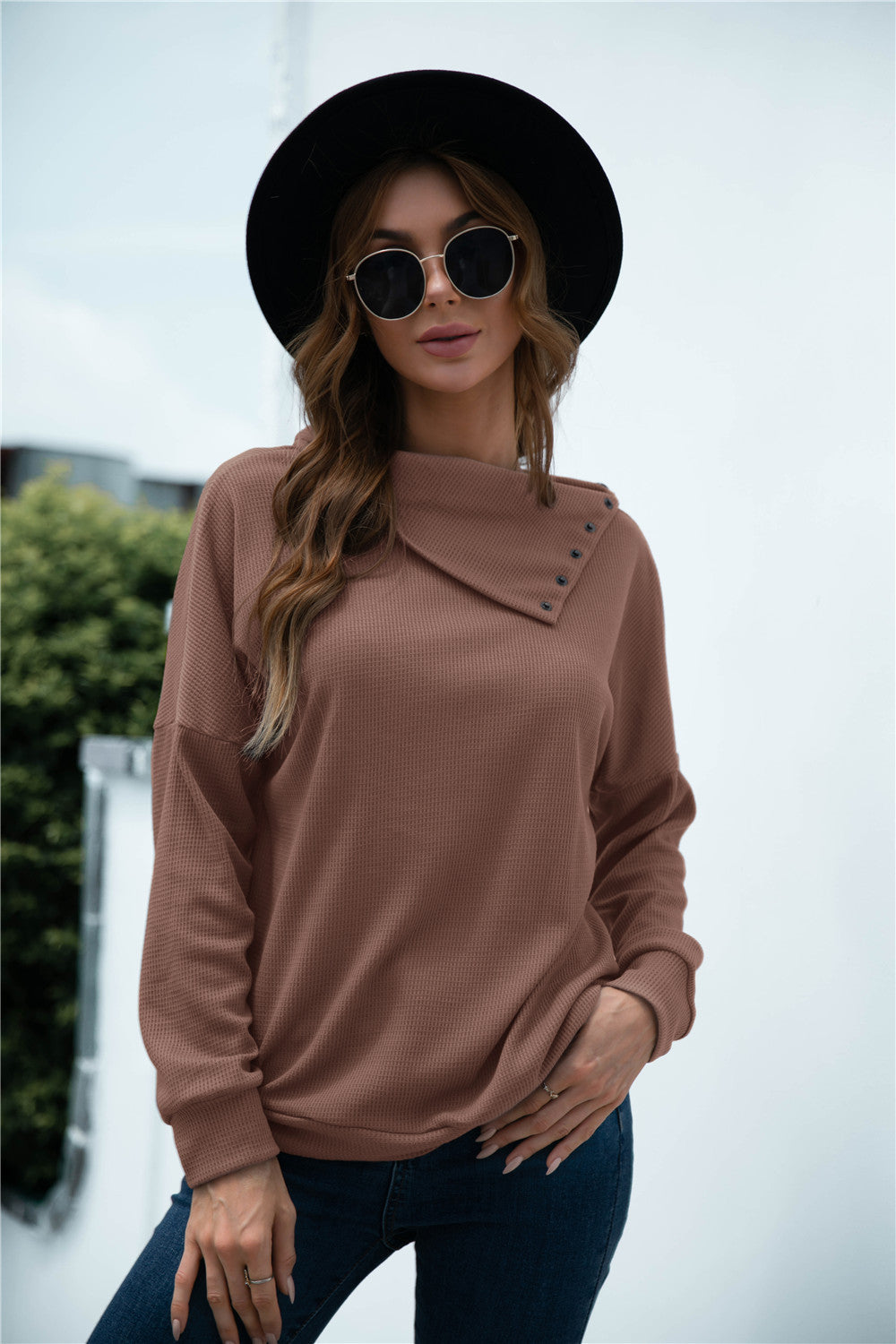 Damen lässiger Pullover mit asymmetrischem Kragen und Druckknopfdetail WW