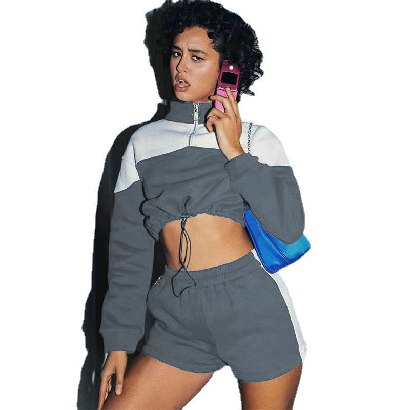 Damen modernes Sportoberteil mit kurzem Schnitt und dazu passender Shorts WW