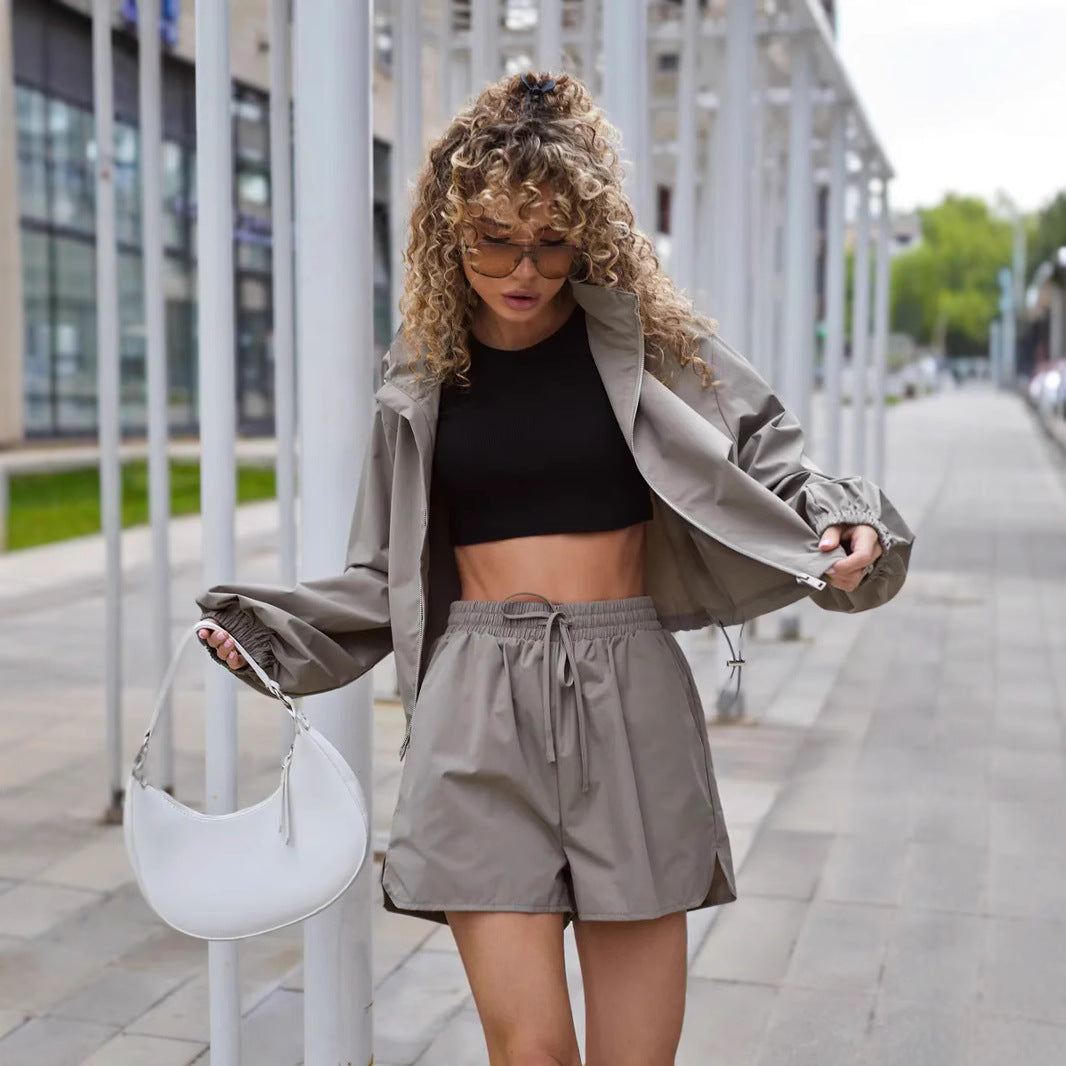 Damen lässiges Sport-Set mit winddichter Jacke und bequemen Shorts WW